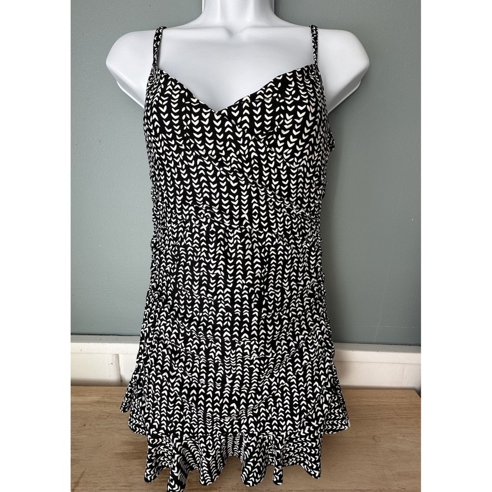 La Bianca Skirted  Black White Pattern One Piece Slimming Swimsuit Size 6 - Picture 2 of 8